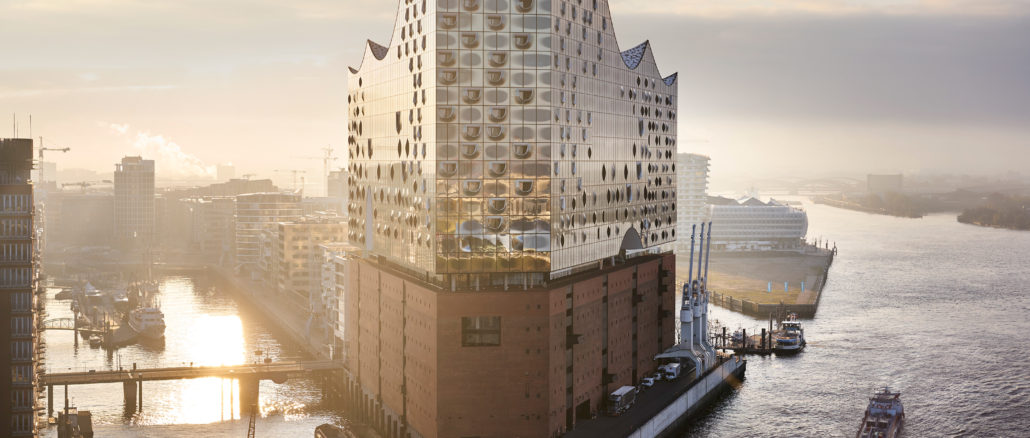 Luftaufnahme Elbphilharmonie im Sonnenaufgang