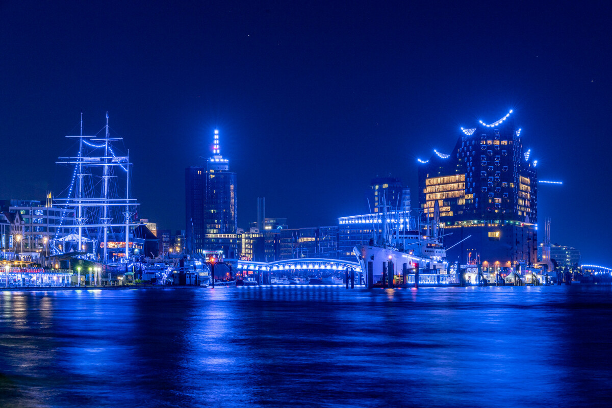 S-Blue Port 2019 – Landungsbrücken und Elbphilharmonie-Mediaserver Hamburg _ CHL PhotoDesign – Jan Schugardt