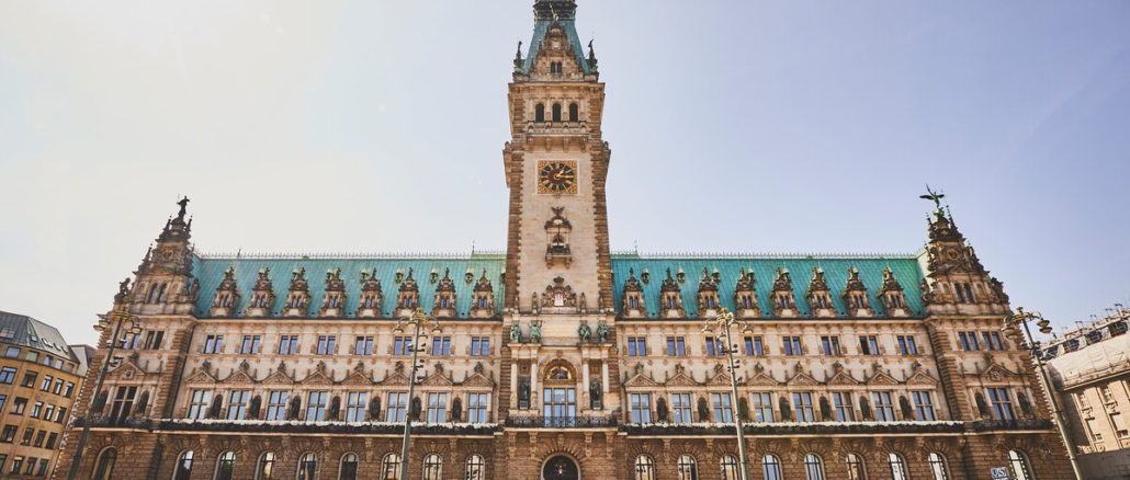 S-JuliaSchwendner_Rathaus_Totale_180830-003_HiRes_AdobeRGB-Mediaserver Hamburg _ ThisIsJulia Photography