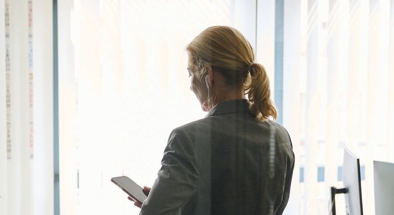 Frau in Büro