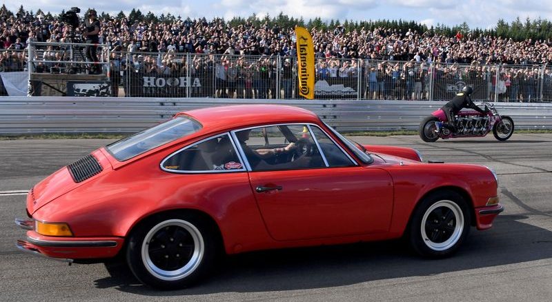 Wirt will roten Porsche verkaufen