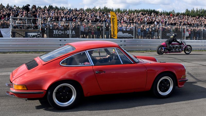 Wirt will roten Porsche verkaufen