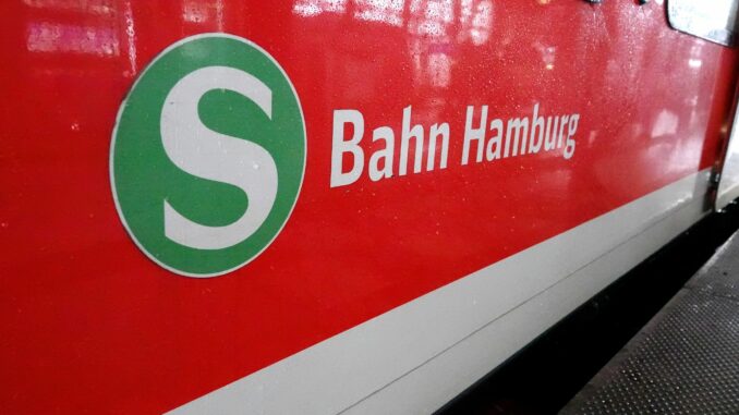 S-Bahn Ein Betrunkener hat in einer S-Bahn eine Frau geschlagen und beleidigt. (Symbolbild)