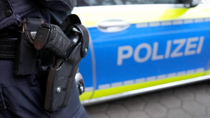 Polizei In Hamburg-Harburg wird ein Mann durch einen Schuss ins Bein verletzt. (Symbolbild)