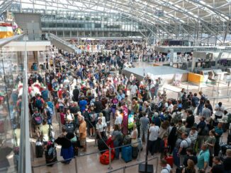 Wegen einer weltweiten Computerpanne war das erste Ferienwochenende für viele Flugreisende in Hamburg mit Stress verbunden.