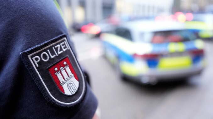 Polizei Hamburg 32 Jahre nach einem Mord in Hamburg sucht die Polizei nun mit einem Foto des Opfers nach neuen Hinweisen. (Symbolbild)