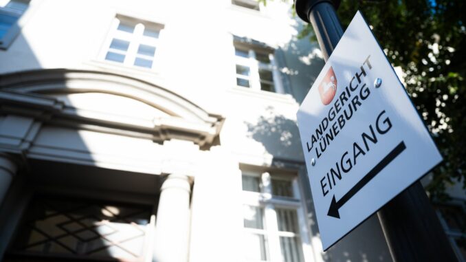 Landgericht Lüneburg Drei Männer sollen Marihuana und Haschisch in großem Stil verkauft haben. Einer von ihnen wird in Lüneburg zu einer Bewährungsstrafe verurteilt.