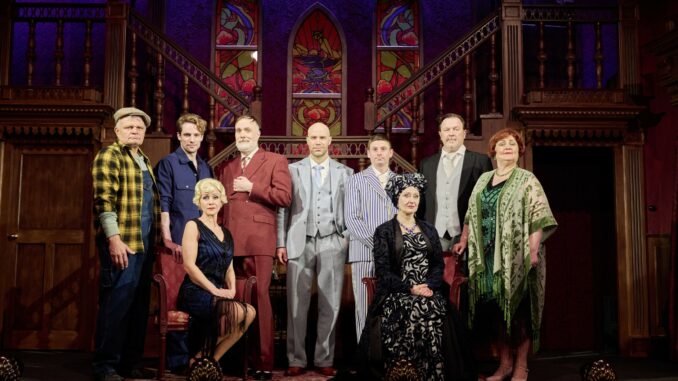 Das indische Tuch im Imperial Theater (Foto: Oliver Fantitsch)