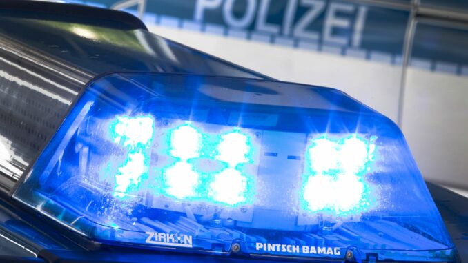 Polizei Ein Mann fährt in Hamburg ohne Fahrschein und regiert danach aggressiv. (Symbolbild)