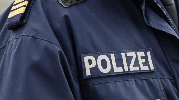 Polizeieinsatz in Kiel Zwei Menschen sind bei einer Auseinandersetzung in Kiel mit einem Messer schwer verletzt worden. (Symbolbild)
