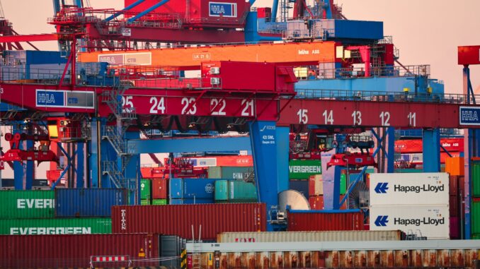 HHLA-Containerterminal Die Hamburgische Bürgerschaft hat den umstrittenen Einstieg der Reederei MSC beim Hafenlogistiker HHLA endgültig abgesegnet.