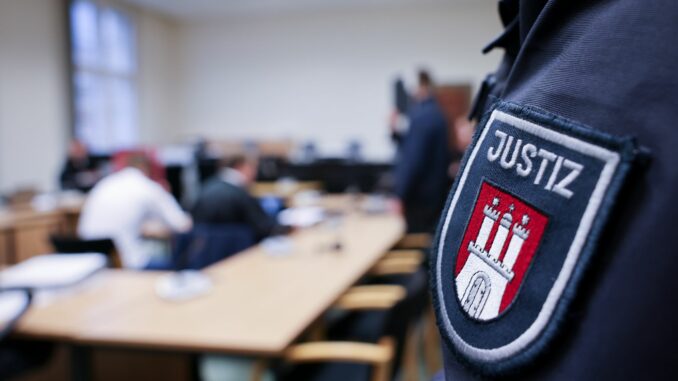 Beginn Prozess gegen zwei Männer wegen versuchten Mordes Ein 33-Jähriger muss sich wegen einer Messerattacke auf einen Freund vor dem Landgericht Hamburg verantworten. (Symbolbild)