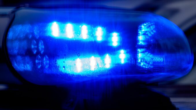 Polizei - Symbolbild Nach einer Auseinandersetzung mit einem Messer ist ein Mensch im Krankenhaus. (Symbolbild)