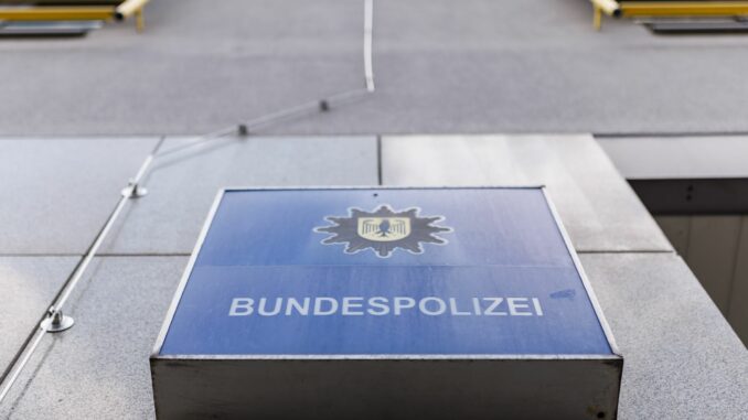 Bundespolizei - Symbolbild Die Schleuser sollen Menschen aus Ghana nach Deutschland gebracht haben.
