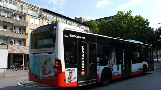 Linienbius der Hochbahn Eine neue Expressbuslinie soll ab Dezember die östlichen Stadtteile Hamburgs miteinander verbinden. (Archivbild)