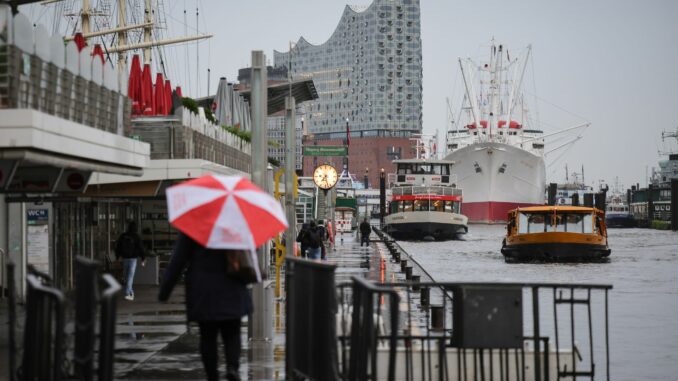 Regen in Hamburg Im Norden wird es heute regnerisch. (Archivbild)
