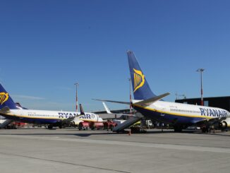 Maschinen der irischen Fluggesellschaft Ryanair stehen auf dem Flughafen Hamburg.