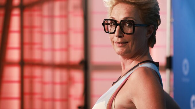 Schauspielerin Saskia Fischer spielt gern ihre «Frau Küppers» Die Schauspielerin Saskia Fischer spielt ihre Dauer-Serienhauptrolle als Frau Küppers im «Großstadtrevier» besonders gern, weil diese Kommissariatsleiterin so ganz anders als sie selbst ist.