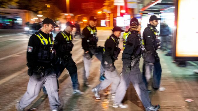 Polizeieinsatz zu Halloween in Hamburg Nach den Halloween-Krawallen des vergangenen Jahres ist es in Hamburg in diesem Jahr ruhig geblieben.
