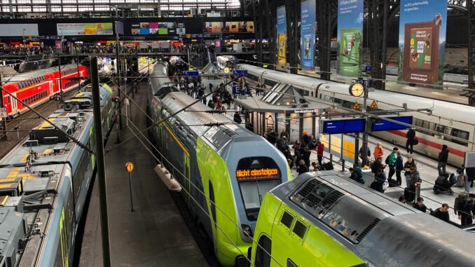 Hamburger Hauptbahnhof Wegen eines liegengebliebenen Zuges bei Tornesch konnten am Vormittag einige Züge nicht bis zum Hamburger Hauptbahnhof fahren. (Archivbild)