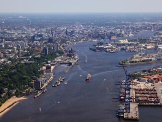 In Hamburg wohnen mehr Menschen. Fast 19.000 mehr als 2022. (Archivbild)