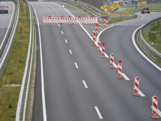 Autofahrer auf der A21 müssen am Wochenende vor Bargteheide in Fahrtrichtung Süden mit Behinderungen rechnen. (Archivbild)