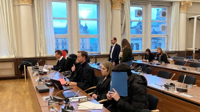 Prozess um versuchten Mord in Altonaer Bar Versuchter gemeinschaftlicher Mord, gefährliche Körperverletzung und schwere räuberische Erpressung - das sind die Vorwürfe gegen die drei Angeklagten, die eine Bar in Altona überfallen haben sollen.