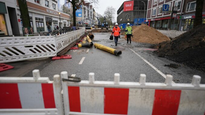 Baustelle Osterstraße Viele Baustellen sorgen in Hamburg immer wieder für Verkehrsbehinderungen. (Archivbild)