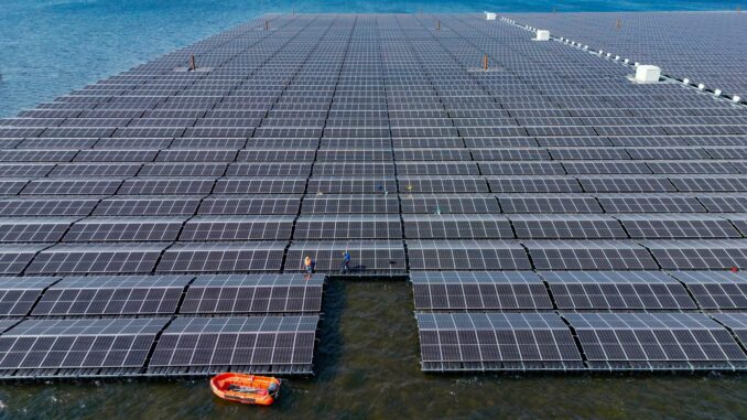 Schwimmende Photovoltaik-Anlagen Für einen möglichen Einsatz von schwimmenden Photovoltaik-Anlagen auf der Nordsee ist laut Experten noch Forschung nötig. (Archivbild)