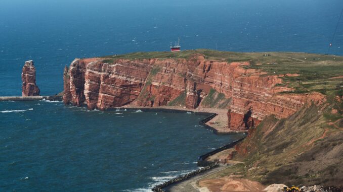 Helgoland Helgoland zog im vergangenen Jahr knapp 302.000 Tages- und Übernachtungsgäste an (Archivbild).