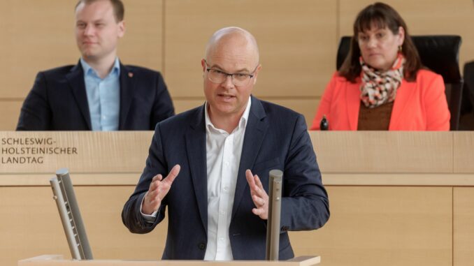 Landtagssitzung Das Gesetz schreibt laut Tobias Goldschmidt die Klimaneutralität ab 2040 vor. (Archivbild)