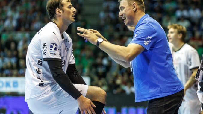 Domagoj Duvnjak (l) und Kiels Trainer Filip Jicha Der Kieler Domagoj Duvnjak (l) verletzte sich bei der WM. Trainer Filip Jicha (r) rechnet nicht mit einem schnellen Comeback.