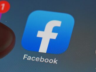 Facebook muss einen Post, in dem der sogenannte «Deadname» einer Transperon veröffentlicht wurde, aufgrund einstweiliger Verfügung löschen. (Symbolbild)