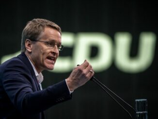Die CDU von Daniel Günther liegt laut einer Umfrage derzeit vorne. (Archivbild)