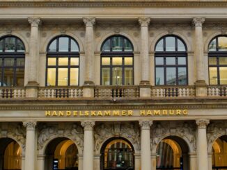 Die Handelskammer Hamburg befragt regelmäßig Unternehmen der Stadt. (Archivbild)