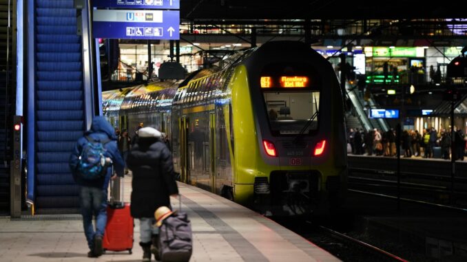 Bahnverkehr in Norddeutschland Im Februar kommt es in Norddeutschland wegen Bauarbeiten zu Einschränkungen im Fahrplan der Deutschen Bahn. (Archivfoto)