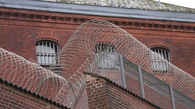 Justizvollzugsanstalt Flensburg Die Gefängnisse in Schleswig-Holstein sind voll. (Archivbild)