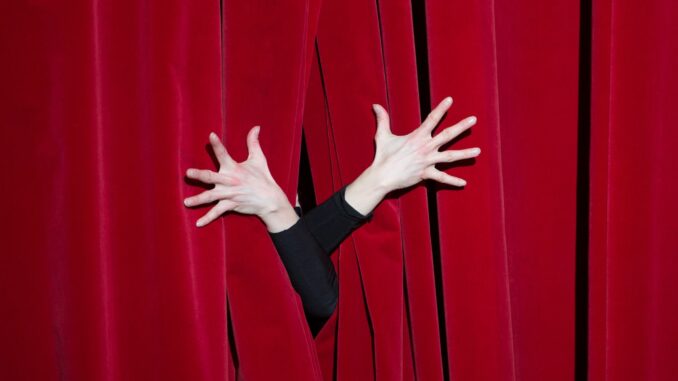 Theater Bei dem Projekt sollen sich Kinder und Senioren besser kennenlernen. (Archivbild)