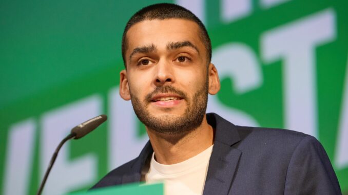 Leon Alam, Co-Vorsitzender der Hamburger Grünen Die Hamburger Grünen werfen Bürgermeister Tschentscher vor, Klimaschutz und sozaile Gerechtigkeit gegeneinander auszuspielen. (Archivbild)