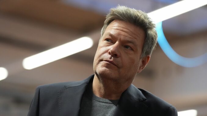 Wahlkampf Bündnis 90/Die Grünen - Hamburg Grünen-Kanzlerkandidat Robert Habeck hält nichts von den Plänen des Meta-Konzerns, die Regeln für seine sozialen Medien wie Facebook und Instagram zu lockern. «Freiheit heißt nicht Regellosigkeit», sagte Habeck in Hamburg.