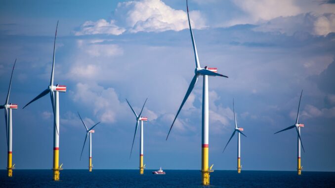 Windkraft auf See Ein neuer Flächenentwicklungsplan regelt den Ausbau der Offshore-Windenergie bis 2034. (Archivbild)