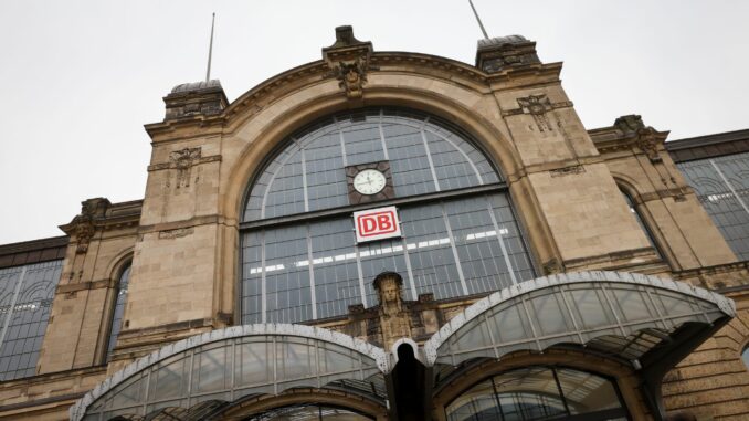 Bahnhof Dammtor Ein 26-Jähriger ist von einer einfahrenden S-Bahn verletzt worden. (Archivbild)