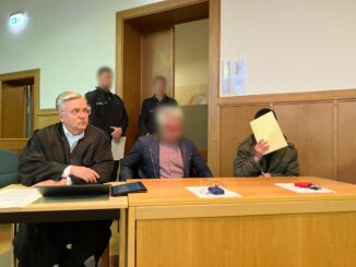 Die Staatsanwaltschaft fordert eine lange Jugendstrafe für den Angeklagten (Archivbild).