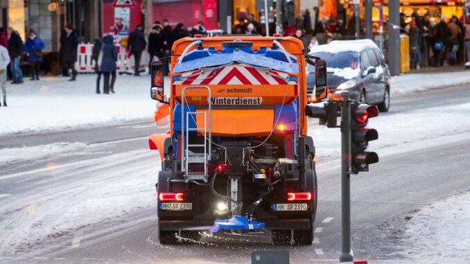 Winterdienst in Hamburg Seit zwei Uhr ist der Winterdienst der Stadtreinigung Hamburg im Volleinsatz. (Archivfoto)
