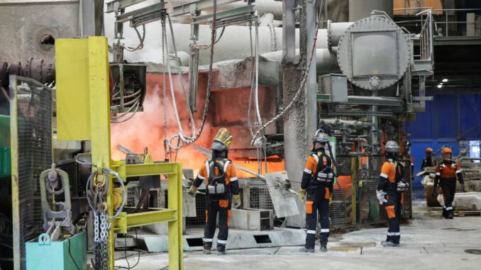 Aurubis-Werk in Hamburg Industriewärme aus der Aurubis-Kupferhütte soll Hamburger Wohnungen heizen. (Archivbild)