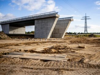 Gut 279 Millionen Euro flossen 2024 in den Straßenbau im Norden. (Archivbild)