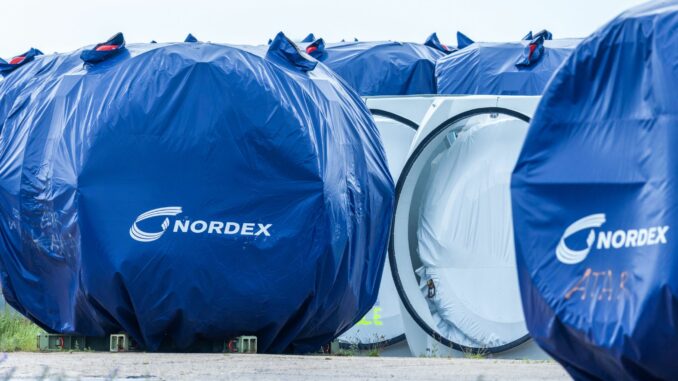 Turbinenteile Der Windkraftanlagenhersteller Nordex schreibt wieder schwarze Zahlen. (Archivbild)