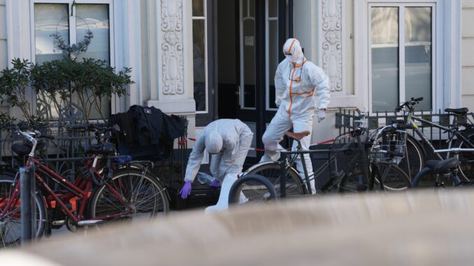 Tote Frau in Hamburger Wohnung gefunden Die in ihrer Wohnung gefundene leblose Frau wurde vermutlich von ihrem 25 Jahre alten Sohn getötet.