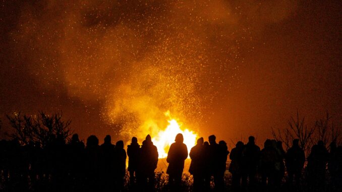 Biike-Brennen in Nordfriesland Biike-Feuer sind Tradition in Nordfriesland.