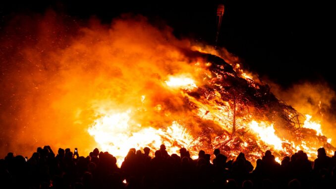 Biikebrennen auf Sylt Am Freitag werden in Nordfriesland wieder die Biikefeuer entfacht. (Archivbild)